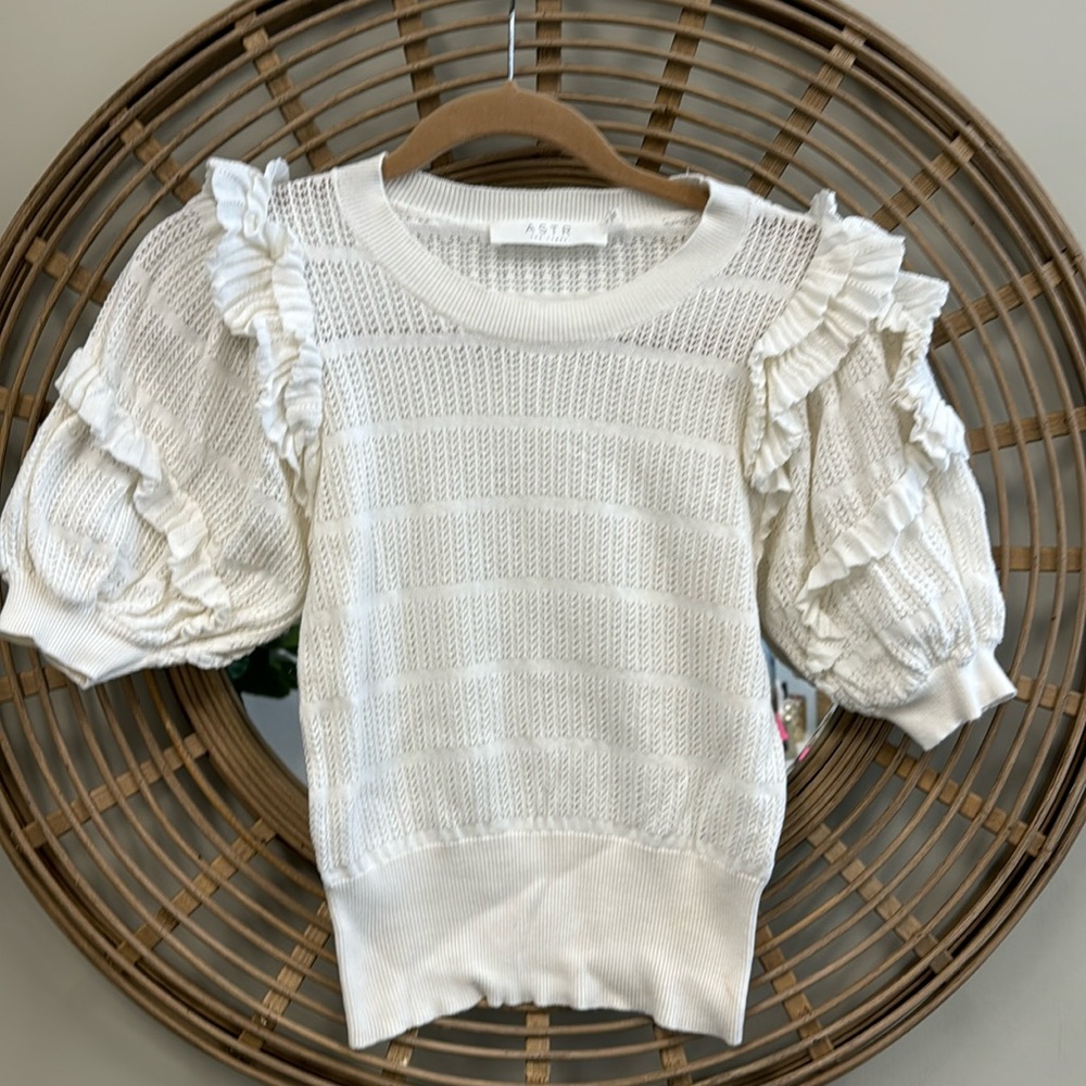 Astr puffed ruffle tiered short sleeve knit